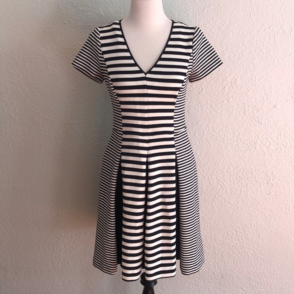 Banana Republic cap sleeve black and white stripped dress